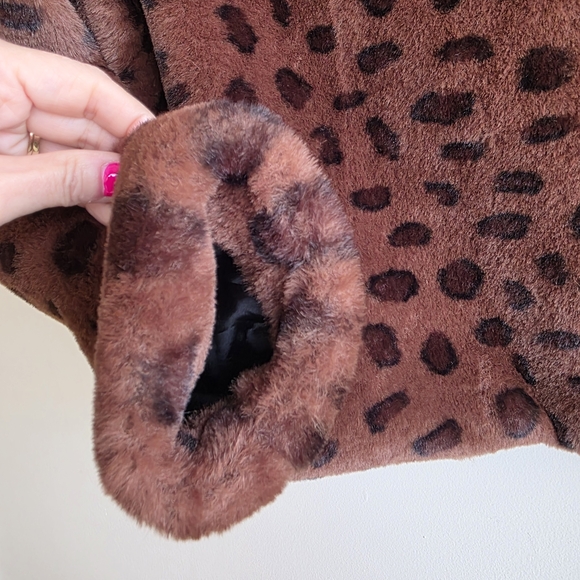 Madison & Berkeley Brown Leopard Print Faux Fur Jacket - Picture 11 of 13